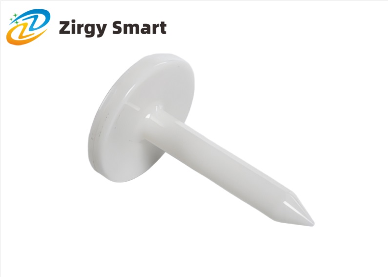 The nail-shaped electronic tag can be used for single-item management, anti-channeling and anti-counterfeiting in the clothing and textile industry, identification of fixed assets in the field of asset management and management of warehousing materials, goods tracking and vehicle management in the logistics and supply chain industry, animal identification and traceability of agricultural products in the field of animal husbandry and agriculture, as well as management of medical equipment and tracking of medical consumables in the medical industry. Data can be written into it by an RFID printer. - Zejie Intelligent Electronic Tag